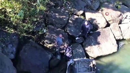 Rize'de araç denize uçtu: 1'i ağır 2 yaralı