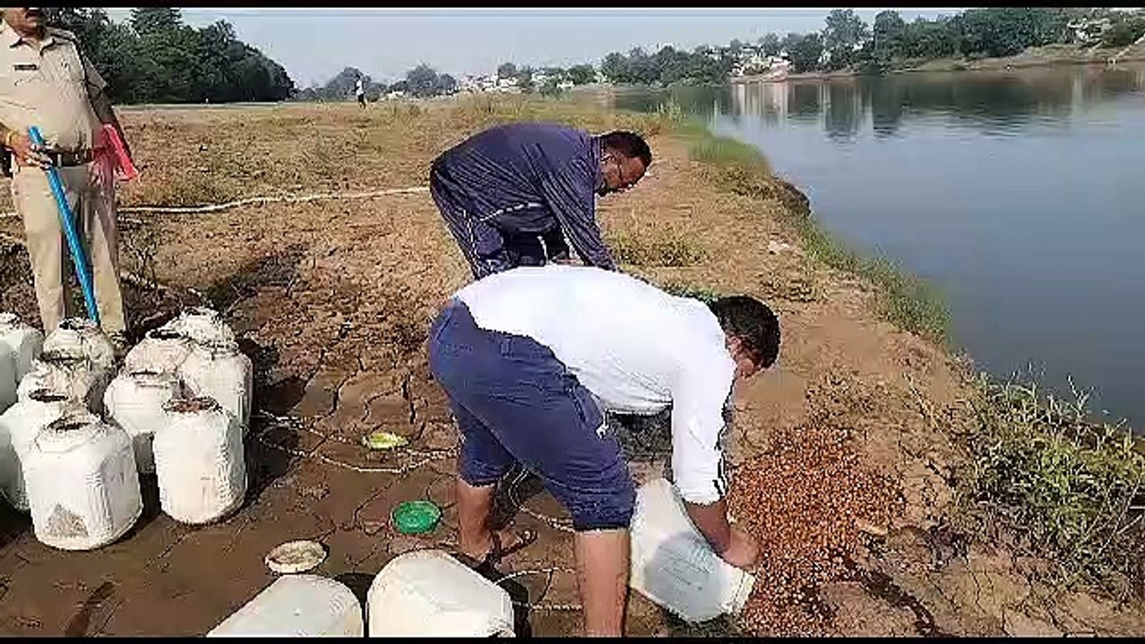 192 लीटर शराब, 800 किलो महुआ लाहन किया नष्ट