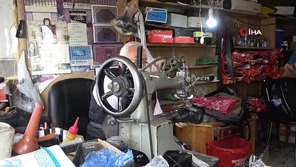 75 yaşındaki Ahmet Kaş 60 yıldır kunduracılık yaparak geçimini sağlıyor