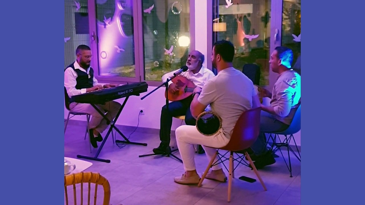 MOHAMMED Mohammed el yazib bricole sans voir et joue de la musique Chaâbi