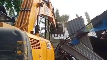 उज्जैन: नगर निगम ने अस्थाई निर्माण पर चलाए बुलडोजर लिया अतिक्रमण