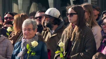 Attentat d'Arras: rassemblement en hommage au professeur tué