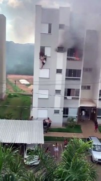 Casal salta do terceiro andar de edifício após criança atear fogo em sofá de apartamento