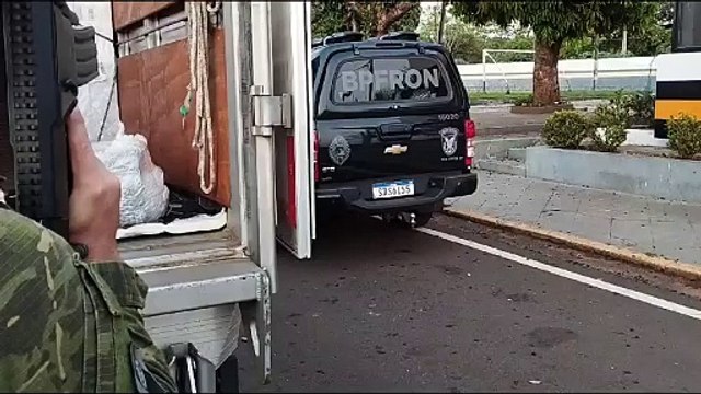 BPFron apreende caminhão carregado com 308 kg de maconha na PR-082, em Douradina -