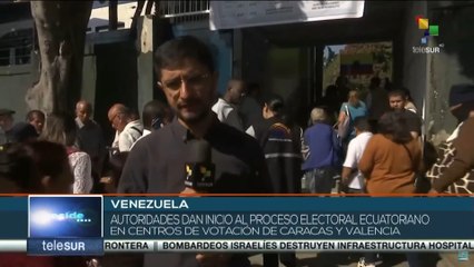 Comunidad ecuatoriana en Venezuela asiste a los centros de votación