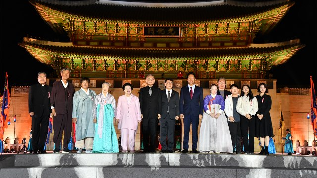 광화문 월대 백 년 만에 복원... 광화문 정신 되살린다 / YTN