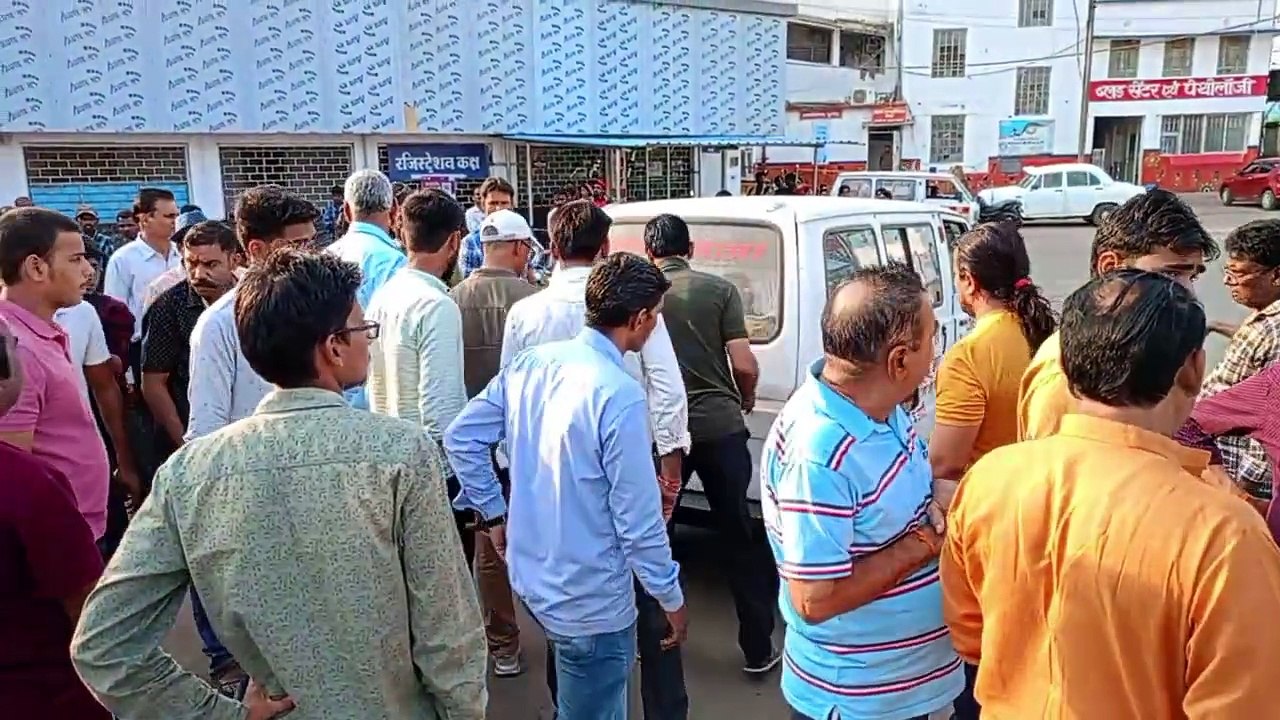 video story- लापरवाह ट्रैक्टर चालक ने स्कूटी को मारी टक्कर, घटना स्थल पर पति-पत्नी की मौत