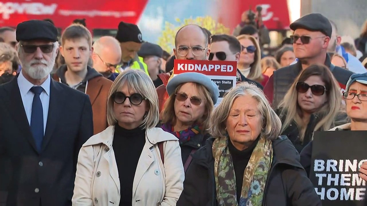 Hundreds gather at vigil for Israeli victims of Hamas attack