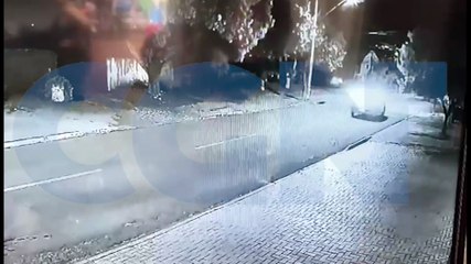 Vídeo registra forte colisão entre Uno e Doblô no Bairro Cataratas