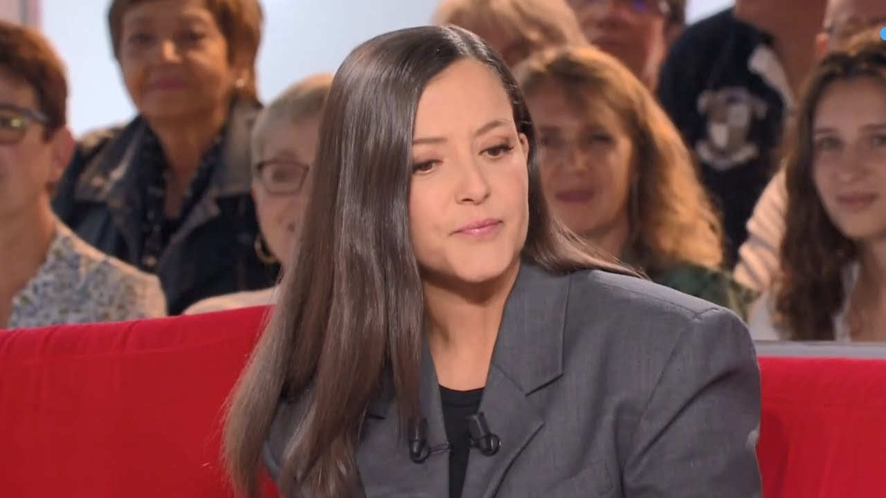 «Je suis un petit peu émue» : Camille Lellouche fond en larmes sur le plateau de Vivement Dimanche