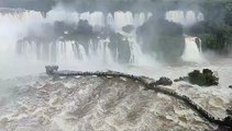 Passarela das Cataratas é reaberta depois de 46 horas fechada por causa da alta vazão