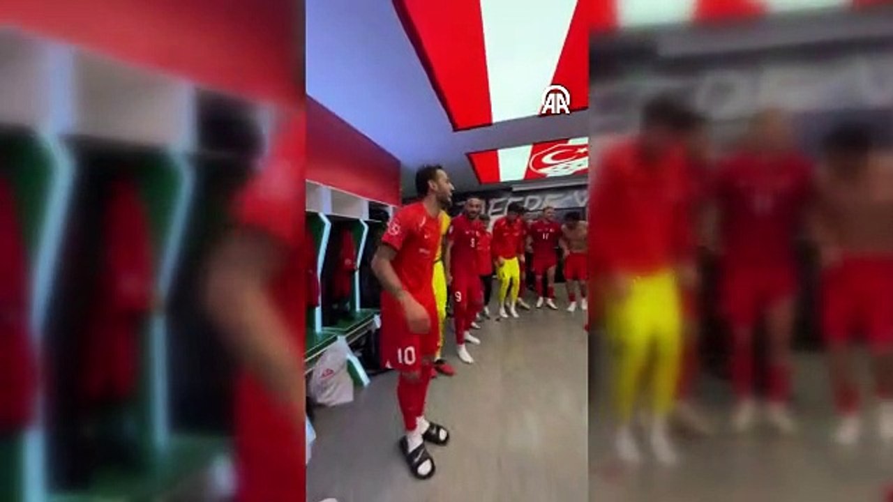 Milliler galibiyeti soyunma odasında horon oynayarak kutladı