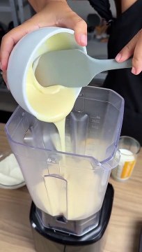 Aprenda a Fazer uma Irresistível Sobremesa Gelada com Morangos e Leite Condensado