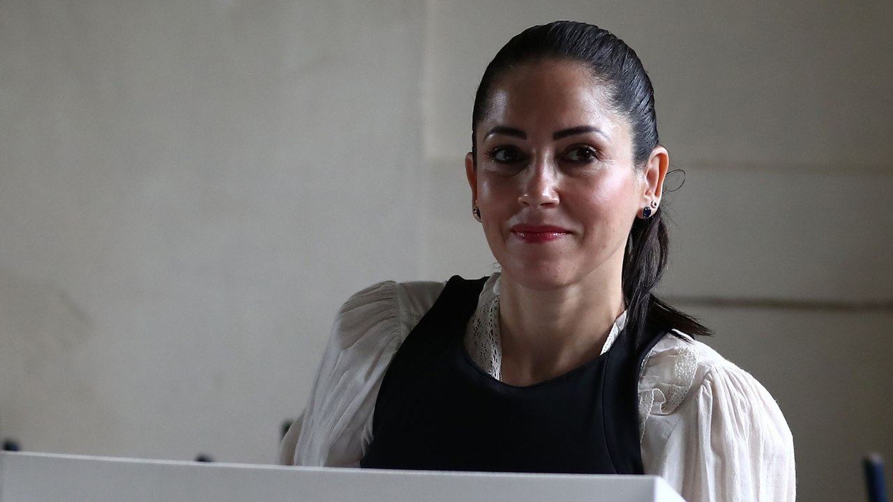 "Ganó aquel candidato que eligieron": Luisa González, con la voz entrecortada, felicita a Daniel Noboa por su victoria en las elecciones presidenciales de Ecuador