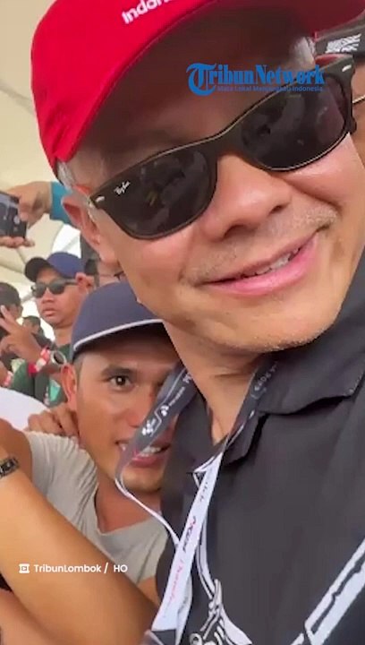 Momen Lucu Ganjar Diteriaki "Pinjam Dulu Seratus" oleh Pengunjung Dibalas Senyum & Lambaian Tangan