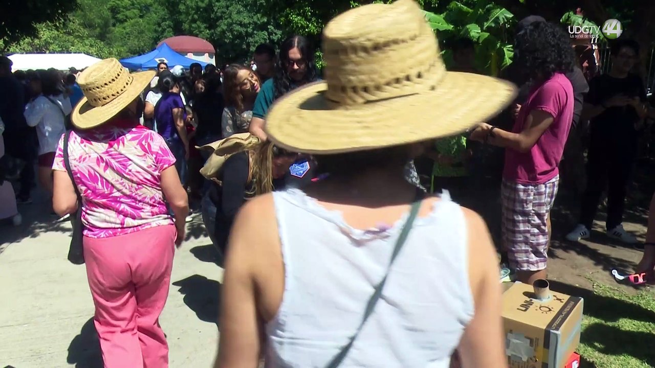 Miles de personas se reúnen en el Instituto de Astronomía UdeG para ver el eclipse anular de sol