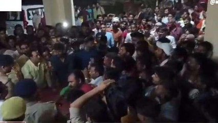 अलीगढ़: राम बारात निकलने को लेकर विवाद, जमकर चले लाठी डंडे