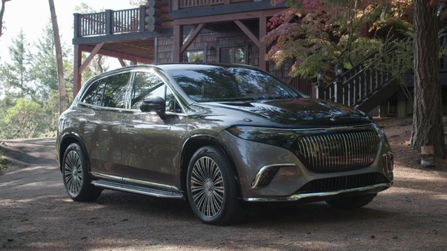 Der neue Mercedes-Maybach EQS SUV - Das Exterieur-Design - markentypische Front, Chromakzente und Marken-Emblem als Designelement
