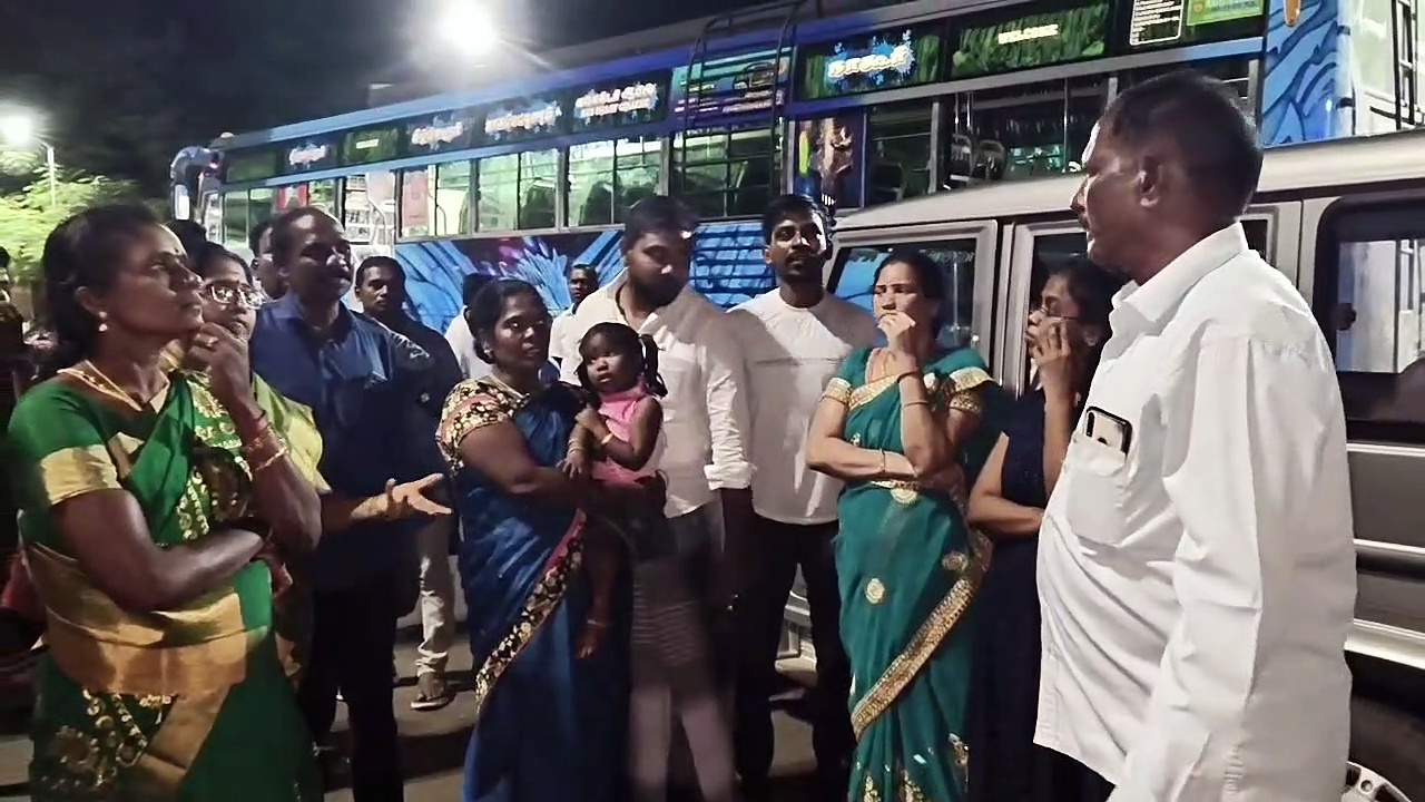 சினிமா பாணியில் நள்ளிரவில் ஆமினி பேருந்தை சேஸ் செய்த அதிகாரிகள்; நாகையில் பரபரப்பு