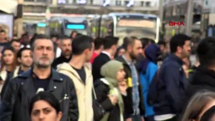 AVCILAR'DA METROBÜSE BİNMEK İSTEYENLERE 'BEYAZ YOL' SÜRPRİZİ