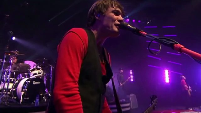 Superbus chante son tube Butterfly en live à Paris