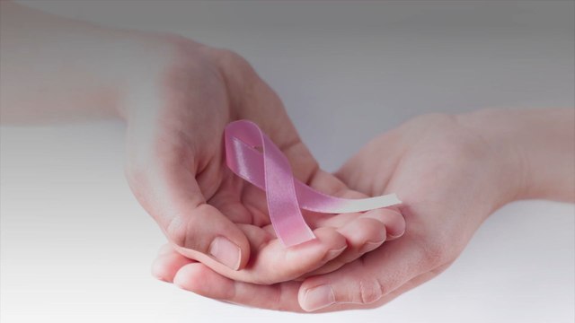 Octobre rose : ces stars françaises qui brisent le tabou sur le cancer du sein