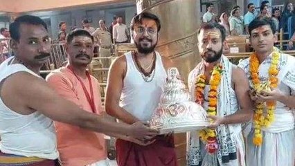 महाकाल के दरबार में दान आया मुकुट,भस्म आरती में बाबा को पहनाया