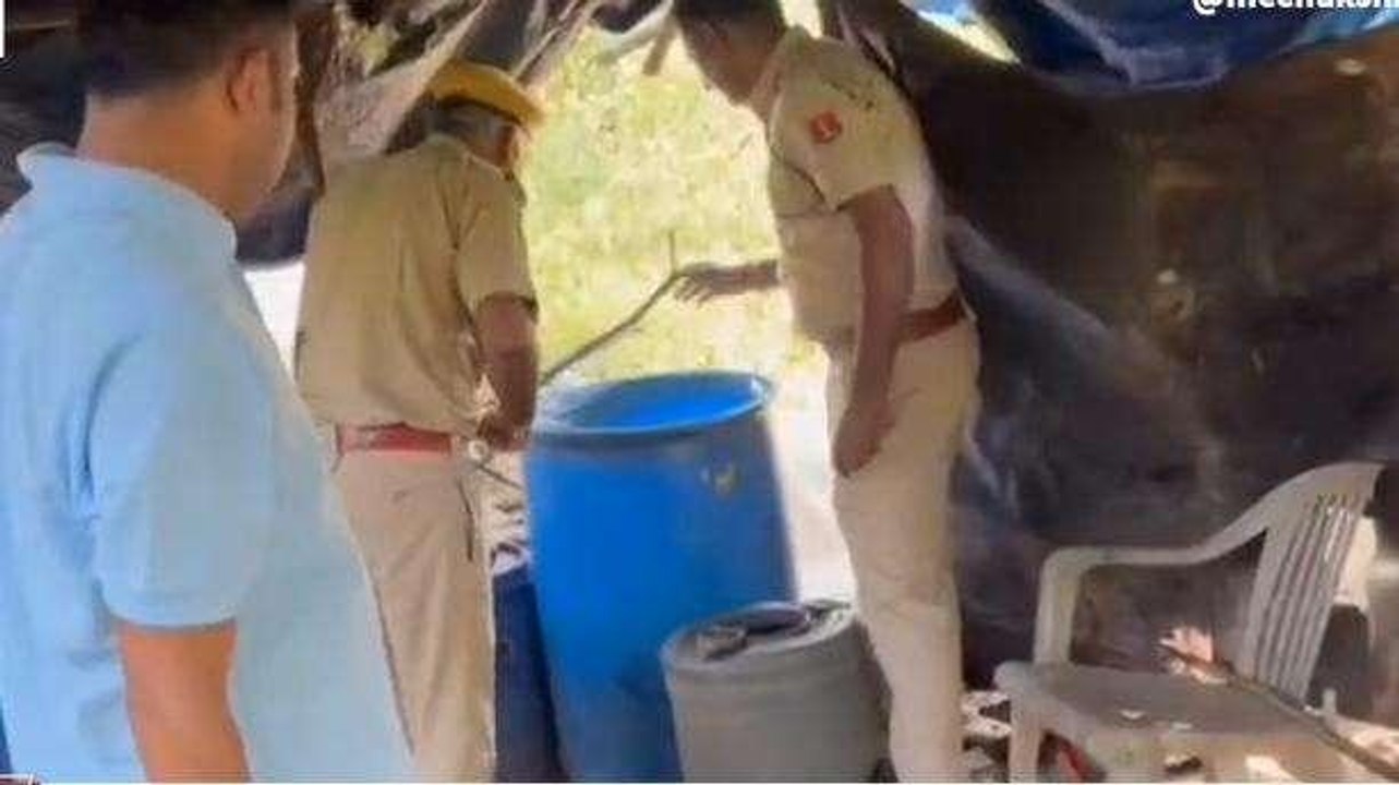 उदयपुर: दो थानों की पुलिस ने दबिश देकर अवैध देशी शराब पकड़ी, आरोपी फरार