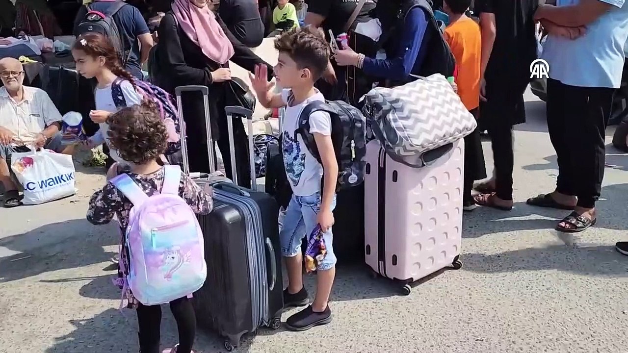 Le ministre égyptien des Affaires étrangères Shukri a déclaré que l'aide humanitaire attendait à la porte frontière de Rafah, mais qu'Israël n'avait pas facilité le passage vers Gaza.