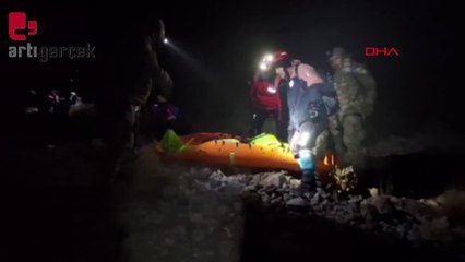 Hasandağı'nda mahsur kaldılar, altı saat sonra kurtarıldılar