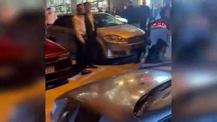 Düğün salonu önünde tekme-tokat kavga