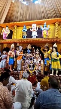 अयोध्या के राम मंदिर की झांकी में राम राज्या​भिषेक की झलक, माता के दरबारों में भक्तों की भीड़