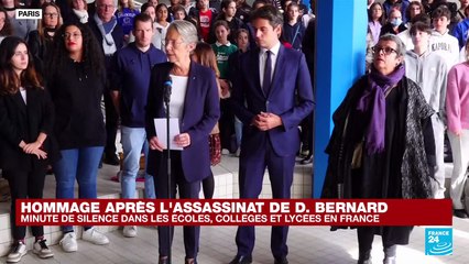 Hommage à Dominique Bernard : élèves et enseignants observent une minute de silence