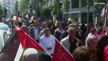 شاهد: آلاف الفلسطينيين يتظاهرون في رام الله احتجاجا على الضربات الإسرائيلية على غزة