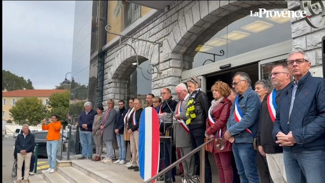 VIDÉO. Sisteron : Discours, minute de silence et Marseillaise en hommage à Dominique Bernard
