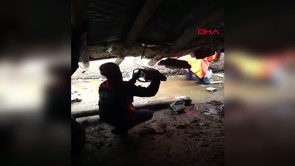 Van'da çıkan hortumda çatılar uçtu, ahır duvarları yıkıldı, 22 büyükbaş öldü