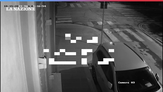 Firenze, ecco come i ladri rubano nelle auto