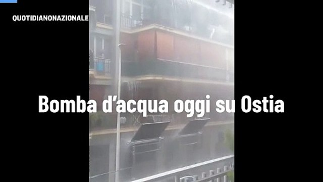 Bomba d'acqua oggi su Ostia