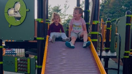 Adorable kids' excitement goes sky-high after seeing daddy pull up to the playground