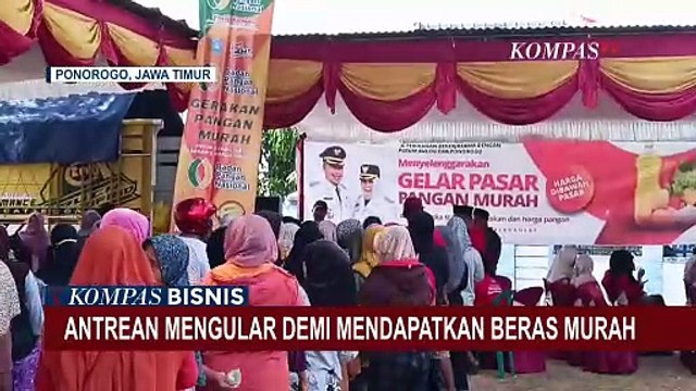 Warga Ponorogo Rela Antre Hingga Mengular Demi Dapatkan Beras dan Minyak Goreng Murah