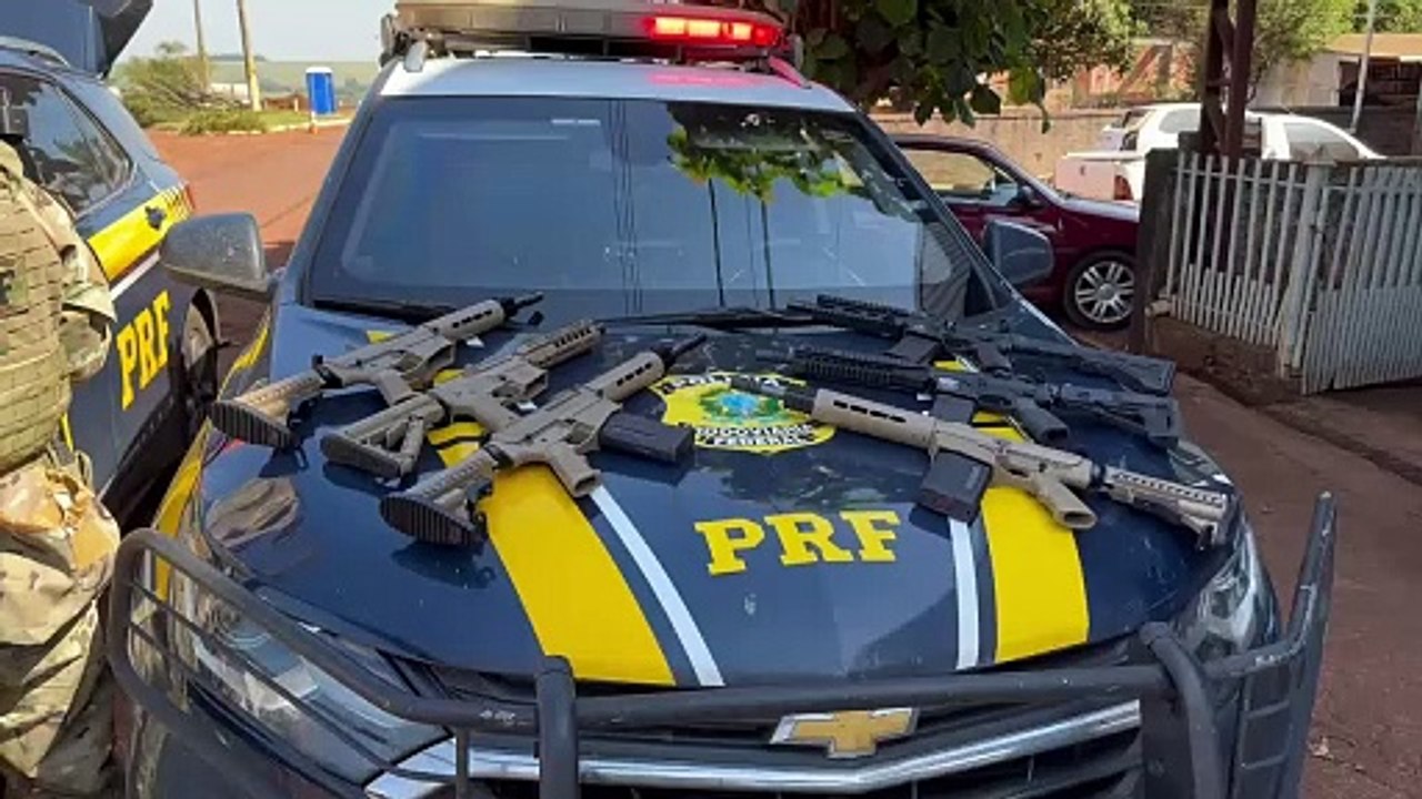 PRF apreende 3 fuzis, 3 carabinas, 11 pistolas, mais de mil munições e 12 toneladas de maconha