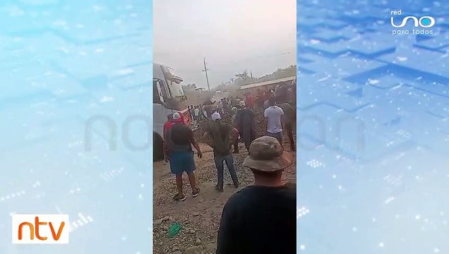 Pasajeros perjudicados en el bloqueo en el Trópico de Cochabamba intentan levantar el bloqueo