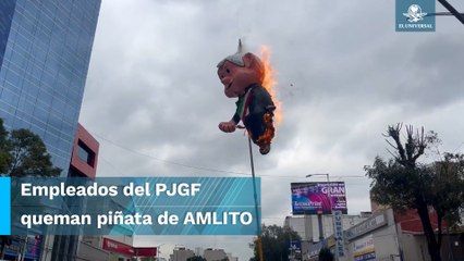 Tải video: Piñata de AMLO es quemada en protesta por desaparición de fideicomisos del Poder Judicial