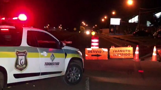 Após motoristas quebrarem cavaletes Transitar reforça sinalização na marginal da PRc-467