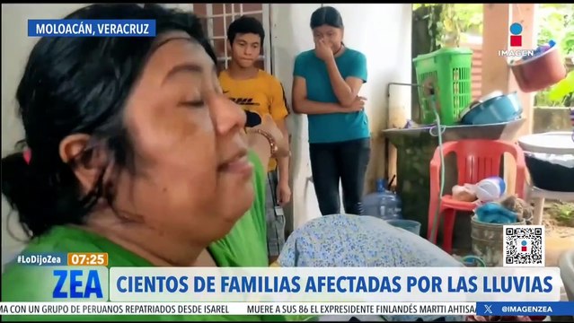 Río se desborda por lluvias en Veracruz y familias quedan bajo el agua