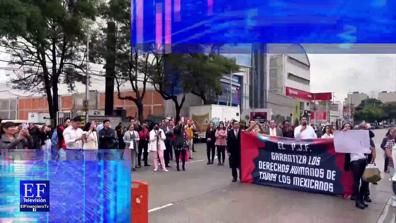 Queman piñata de AMLO como protesta