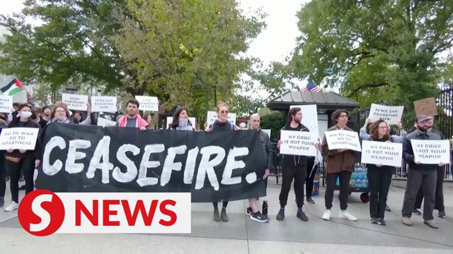 Protesters at White House call for Gaza ceasefire, mourners condemn killing boy in Illinois
