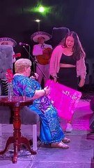 Quinceañera cambió su fiesta por ir a un concierto de Paquita la del Barrio