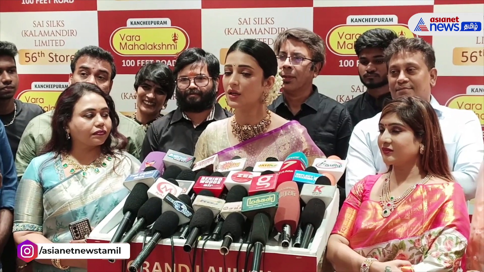 அரசியல் ஈடுபாடு குறித்த கேள்வி... ஒரே வார்த்தையில் நெற்றி பொட்டில் அடித்தது போல் பதில் கூறிய ஸ்ருதி ஹாசன்!