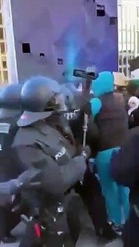 Intervention brutale de la police contre les musulmans qui ont fait rugir Berlin avec les slogans « Liberté pour la Palestine »
